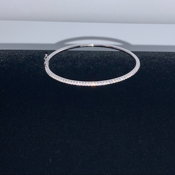 1ct White Gold Bangle - Picture 7 of 14